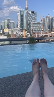 Aisling Bea feet photo thumbnail