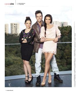 Aislinn Derbez feet photo thumbnail