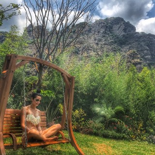 Aislinn Derbez feet photo thumbnail