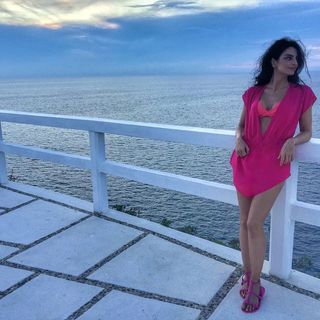 Aislinn Derbez feet photo thumbnail