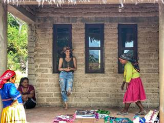 Aislinn Derbez feet photo thumbnail