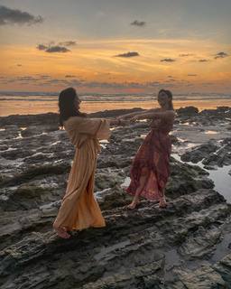 Aislinn Derbez feet photo thumbnail