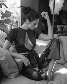 Aislinn Derbez feet photo thumbnail