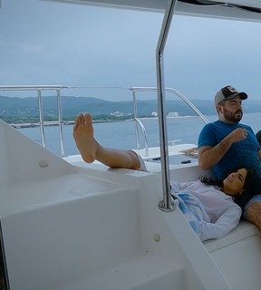 Aislinn Derbez feet photo thumbnail