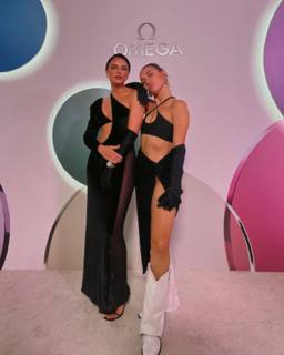 Aislinn Derbez feet photo thumbnail