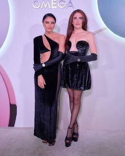 Aislinn Derbez feet photo thumbnail