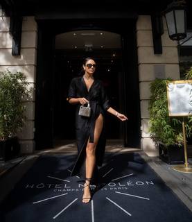 Aislinn Derbez feet photo thumbnail