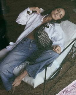 Aislinn Derbez feet photo thumbnail