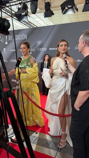 Aislinn Derbez feet photo thumbnail