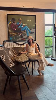 Aislinn Derbez feet photo 9