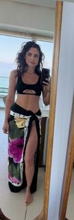 Aislinn Derbez feet photo 5