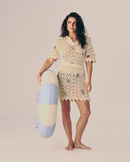 Aislinn Derbez feet photo 4