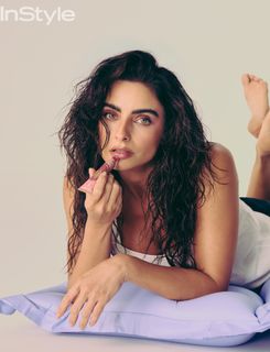 Aislinn Derbez feet photo 1