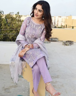 Aiza Awan feet photo 2