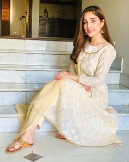 Aiza Awan feet photo 15