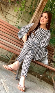 Aiza Awan feet photo 8