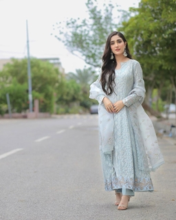 Aiza Awan feet photo 16