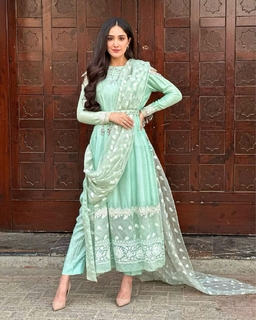 Aiza Awan feet photo 14