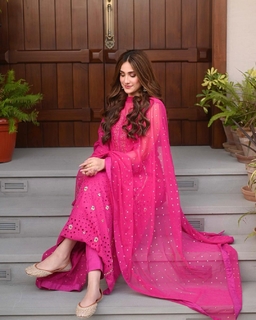 Aiza Awan feet photo 11