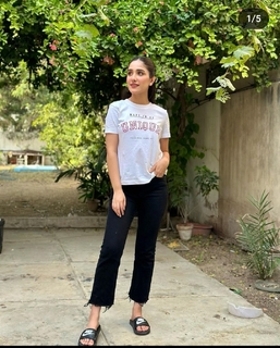 Aiza Awan feet photo 10