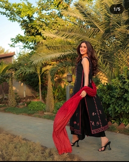 Aiza Awan feet photo 17