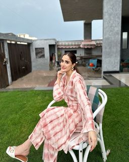 Aiza Awan feet photo 8