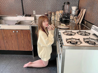 Akari Kitô feet photo thumbnail