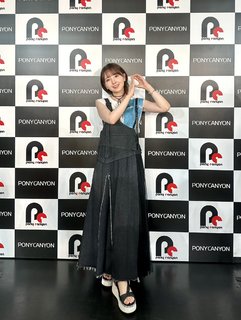 Akari Kitô feet photo thumbnail