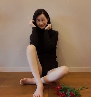 Akemi Darenogare feet photo 10