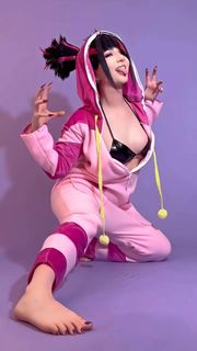 Akemi Hogan feet photo thumbnail