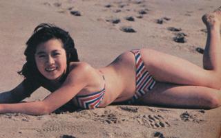 Akina Nakamori feet photo 12