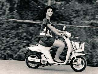 Akina Nakamori feet photo 5