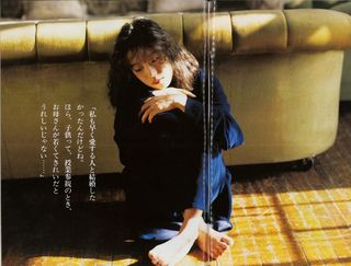Akina Nakamori feet photo 11