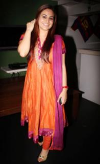 Aksha Pardasany feet photo 1