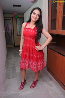 Aksha Pardasany feet photo 8