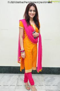 Aksha Pardasany feet photo 13