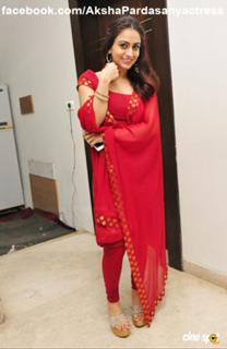 Aksha Pardasany feet photo 4