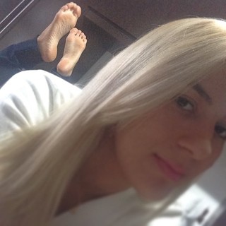 Alaine Crissiê feet photo thumbnail