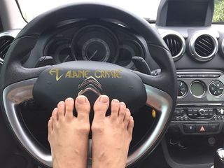 Alaine Crissiê feet photo thumbnail
