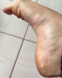 Alaine Crissiê feet photo thumbnail