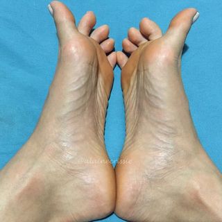 Alaine Crissiê feet photo thumbnail