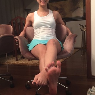 Alaine Crissiê feet photo thumbnail