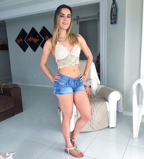 Alaine Crissiê feet photo thumbnail