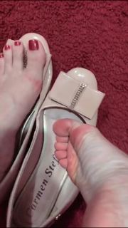 Alaine Crissiê feet photo thumbnail