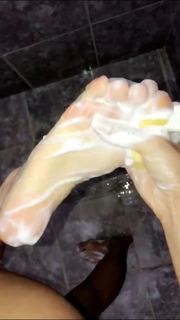 Alaine Crissiê feet photo thumbnail
