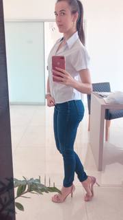 Alaine Crissiê feet photo thumbnail