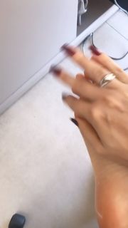 Alaine Crissiê feet photo thumbnail