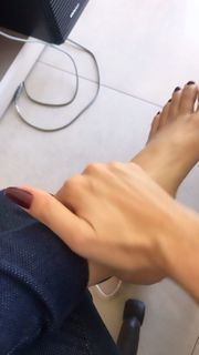 Alaine Crissiê feet photo thumbnail
