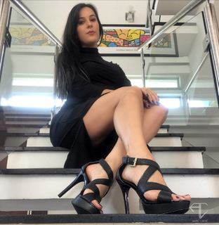 Alaine Crissiê feet photo thumbnail