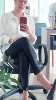 Alaine Crissiê feet photo thumbnail